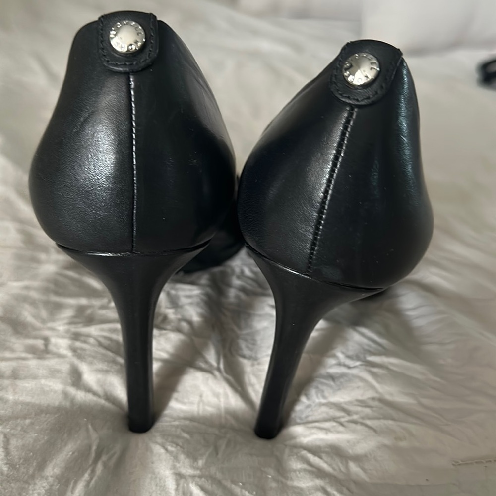 MICHAEL KORS 6 1/2
Dorothy Flex Pump Black